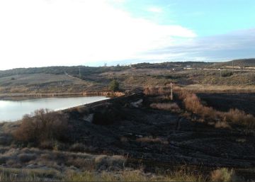 Un incendio en el mar de Ontígola de Aranjuez deja 3,5 hectáreas de pasto calcinadas