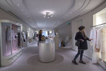 Interior de la botiga de luxe Santa Eulalia.