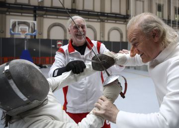 Frente a Cyrano, espada en mano