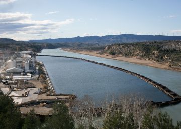 Expertos alertan de “consecuencias catastróficas” si no se descontamina ya el embalse de Flix