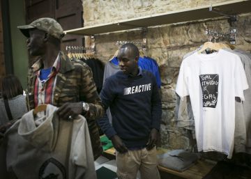Los vendedores del Top Manta tendrán una marca propia
