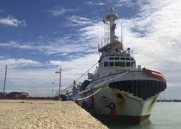 Dastis cree necesario aclarar la retención del barco español que rescata inmigrantes