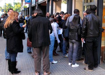 Juicio a un funcionario por cobrar a inmigrantes para tramitar sus permisos de residencia