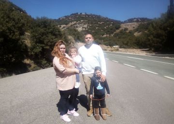 Dos familias con seis hijos inyectan futuro a un pueblo de Castellón a punto de cerrar su escuela