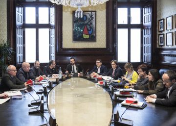 La Mesa del Parlament acorda una querella contra el jutge Llarena