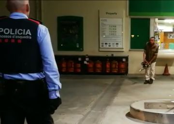 Detenen un home que es va enfrontar als Mossos amb una motoserra i un matxet