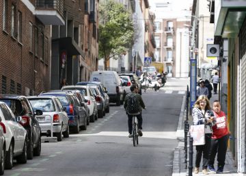 Malasaña cambiará todos sus aparcamientos azules a verdes
