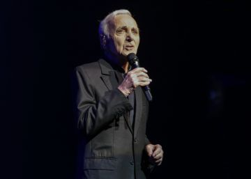 Aznavour sigue emocionando a sus (casi) 94 años