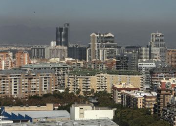El aire de 19 de 21 colegios analizados en Valencia supera el límite de contaminación por los coches