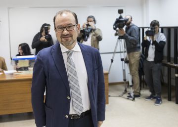 La Universidad de Santiago llevará a los tribunales al profesor que denigró a la víctima de La Manada