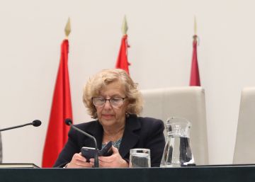 Carmena gana el pulso a las eléctricas en la exigencia de fuentes renovables