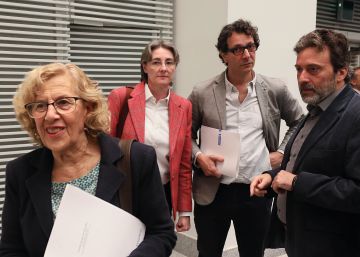 Carmena refuerza a Podemos en su grupo para lograr más estabilidad