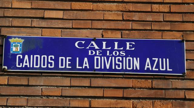 Placa de la calle de los Caídos de la División Azul.