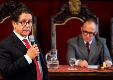 Tierno Galván toma la palabra en la Casa de la Villa