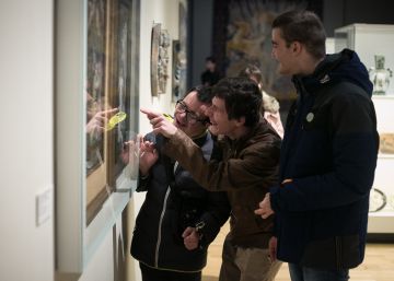 Calçotades i museus per trencar barreres