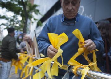 La Fiscal General no ve delito en poner o quitar lazos amarillos