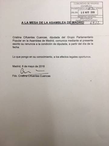 Cifuentes deja su acta de diputada y se retira de la política