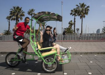 Colau sanciona a 2.800 bicitaxis y patinetes