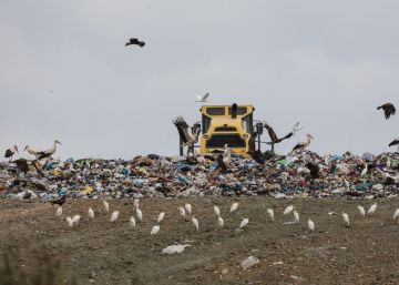La Comunidad da un paso más para permitir el recrecimiento del vertedero de Pinto