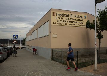 Sindicats i associacions de pares fan costat als docents acusats d’adoctrinament