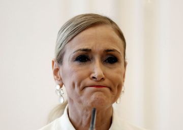 La Complutense readmite a Cifuentes en su puesto de funcionaria, pero pendiente de su situación judicial