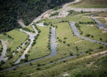 El macizo del Garraf saca la basura