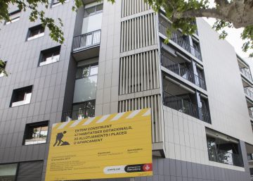 Colau sumará este mandato 1.500 pisos más al parque de alquiler social