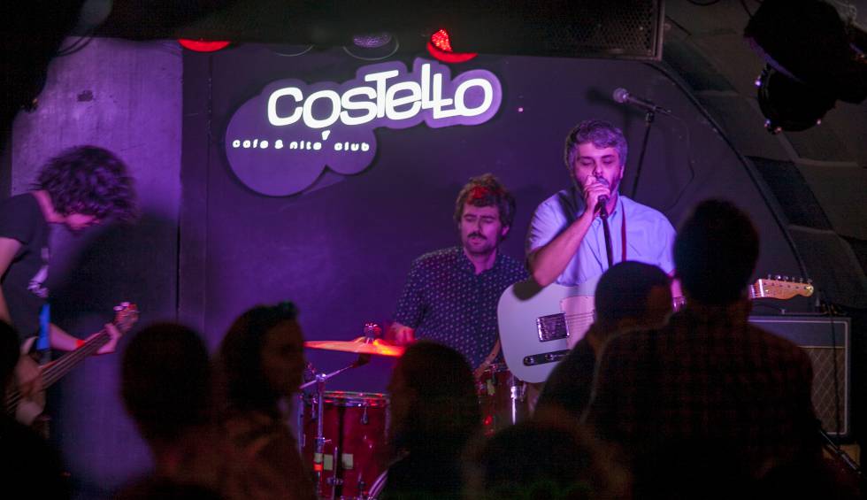 Actuación del grupo 'Compro oro' en la sala Costello.