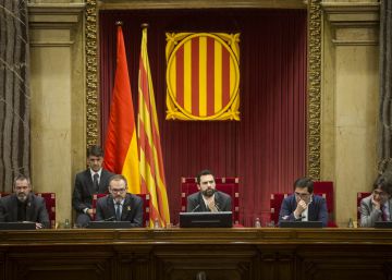 Torrent suspende el pleno tras polemizar con Ciudadanos por un lazo amarillo