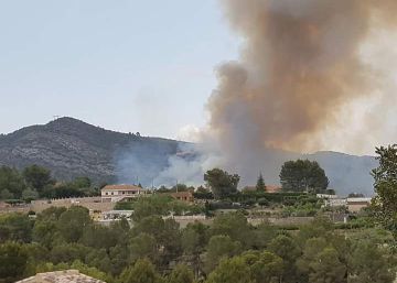 Controlado el incendio de Genovés que ha obligado a cortar el ferrocarril