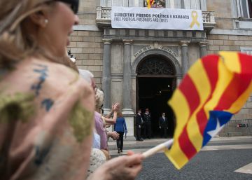 Una periodista de ‘Le Monde’ revela que el Govern compra el suport dels mitjans al procés