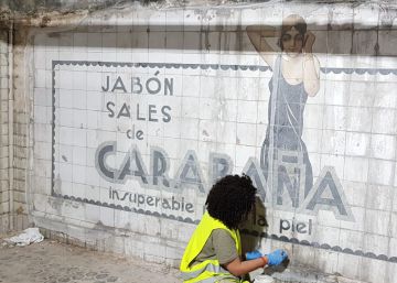 Las obras de la estación de metro de Sevilla destapan un anuncio modernista