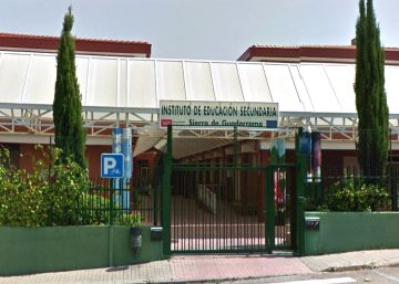 El director de instituto detenido por colocar cámaras en un baño de alumnos, libre con cargos