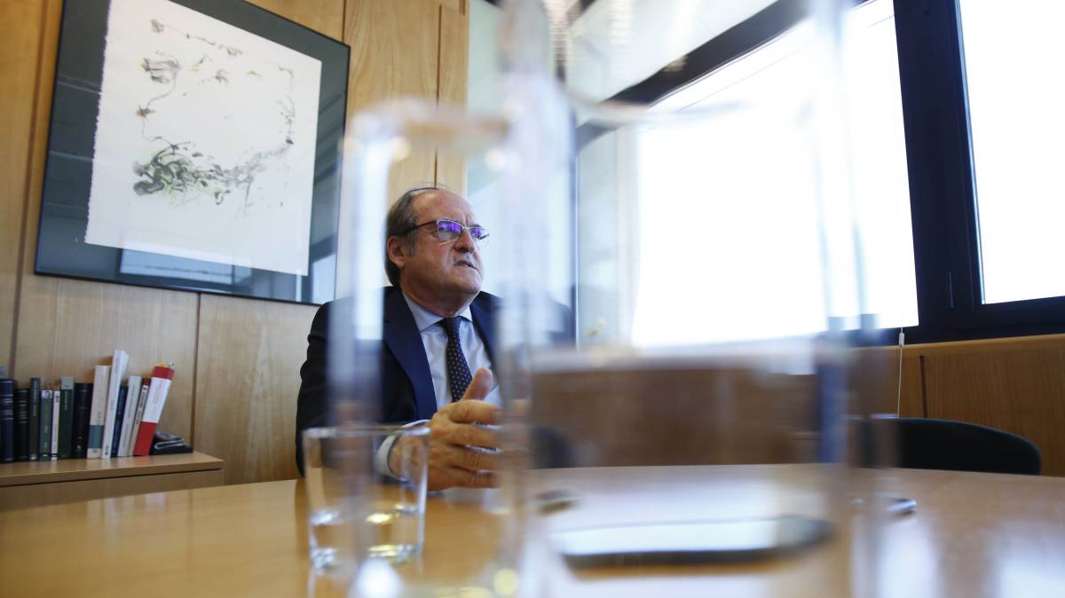 Ángel Gabilondo, el pasado viernes, en su despacho de la Asamblea de Madrid.