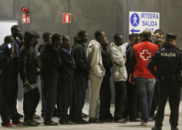 La Cruz Roja atiende en San Sebastián a 50 subsaharianos llegados de Andalucía