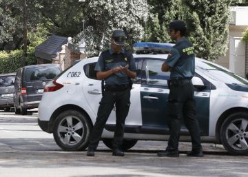 Un guardia civil pega dos disparos al aire para detener a un ‘camello’