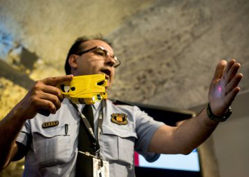 Els Mossos comencen a fer servir les tàsers a Girona amb algunes llacunes