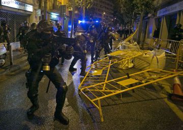 Absolen set mossos acusats d’agredir manifestants a Can Vies