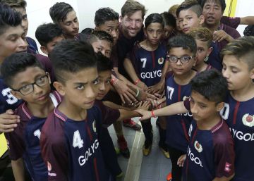 Los ‘sherpas’ del futuro juegan al fútbol