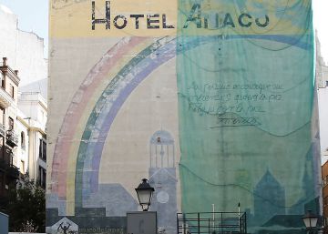 Carmena sustituirá el mural por la paz de Tierno Galván en la plaza del Carmen