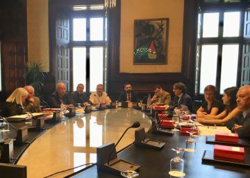 La Mesa del Parlament encarrega un informe per decidir si suspèn Puigdemont i cinc diputats més