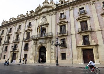 El TSJ anula 11 artículos del decreto que prima el uso del valenciano en la Administración autonómica
