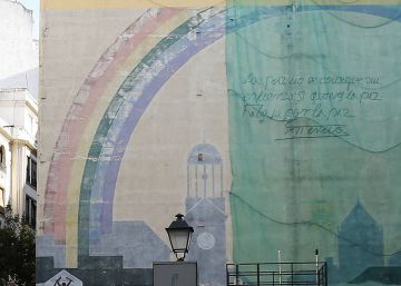El Ayuntamiento da marcha atrás y anuncia que no tirará el mural de Tierno Galván