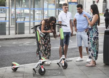 Los patinetes eléctricos de alquiler desembarcan en Madrid sin regulación de uso
