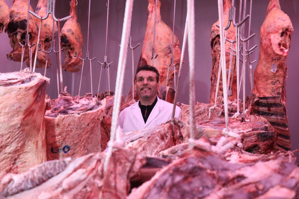 ALADINO JUAN GALVÁN . Junto a su hermano, Óscar Javier Juan Galván sirve carnes maduradas a restaurantes como DiverXO, La Taberna de Elia o Punto MX.