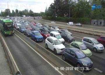 El atasco en hora punta en la A6.
