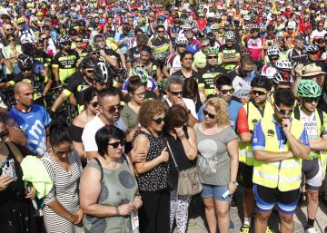 Els ciclistes exigeixen penes més dures en l’homenatge als dos atropellats a Montbrió