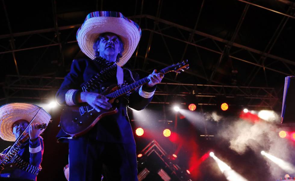 Emir Kusturica, ataviado con el sombrero mexicano en honor a Pancho Villa.