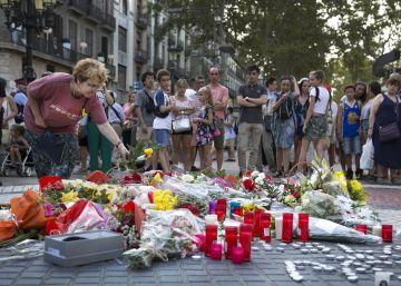 Sánchez i Colau es mobilitzen per intentar evitar l’assetjament al Rei