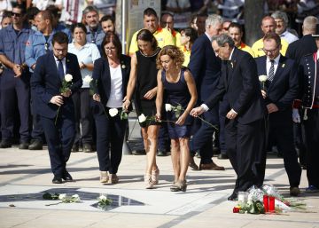 Torra i Albiol discuteixen minuts abans de l’inici de l’homenatge a les víctimes a Cambrils